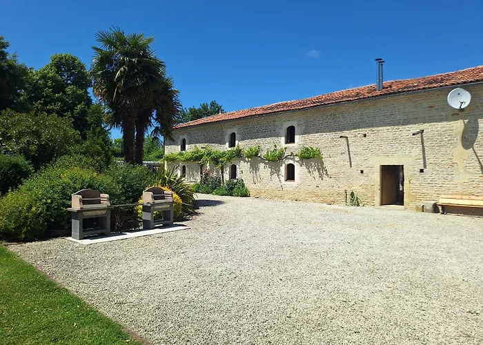 Les Grandes Ecures * Mons (Charente-Maritime)