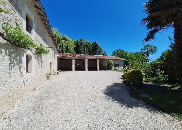 Les Grandes Ecures 度假居 Mons (Charente-Maritime)