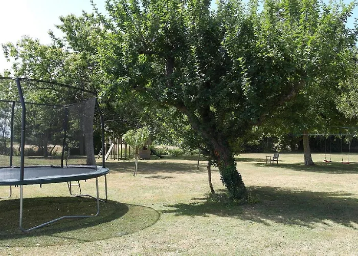 Les Grandes Ecures 度假居 Mons (Charente-Maritime)