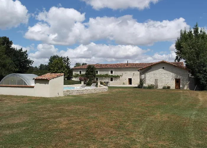 Les Grandes Ecures 度假居 *